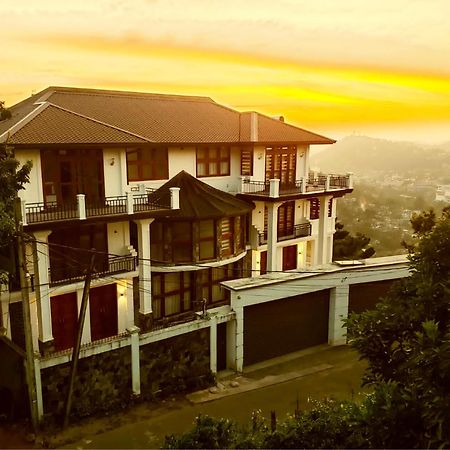 Golden King Residence - Free Pickup From Kandy Railway Station Extérieur photo