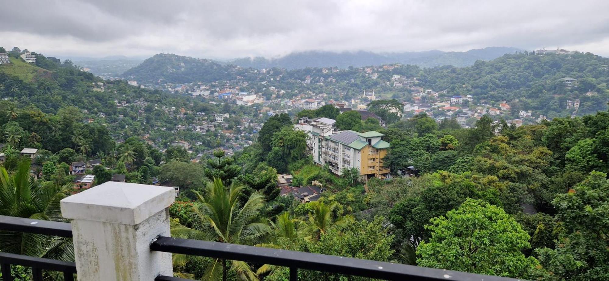 Golden King Residence - Free Pickup From Kandy Railway Station Extérieur photo