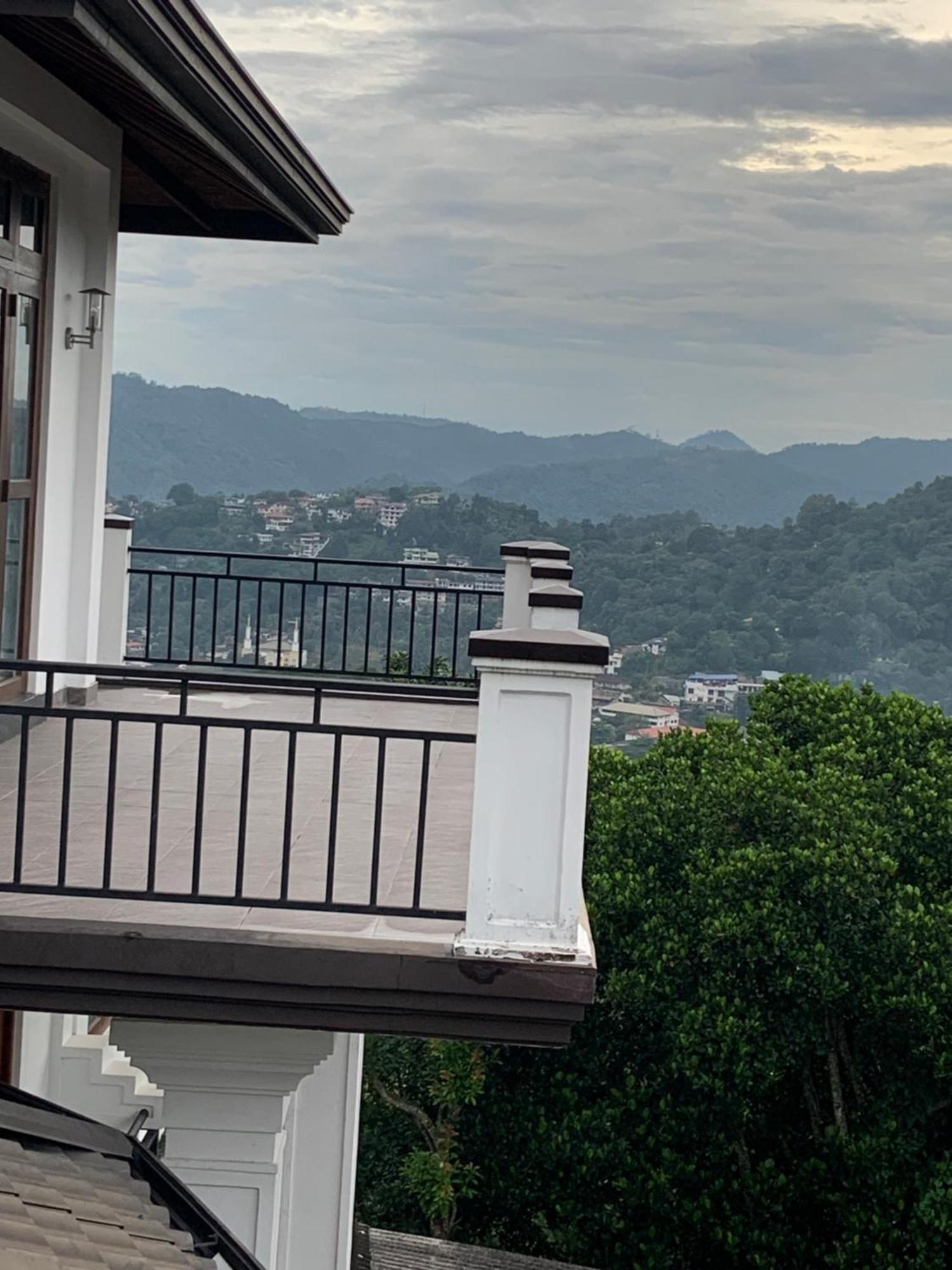 Golden King Residence - Free Pickup From Kandy Railway Station Extérieur photo