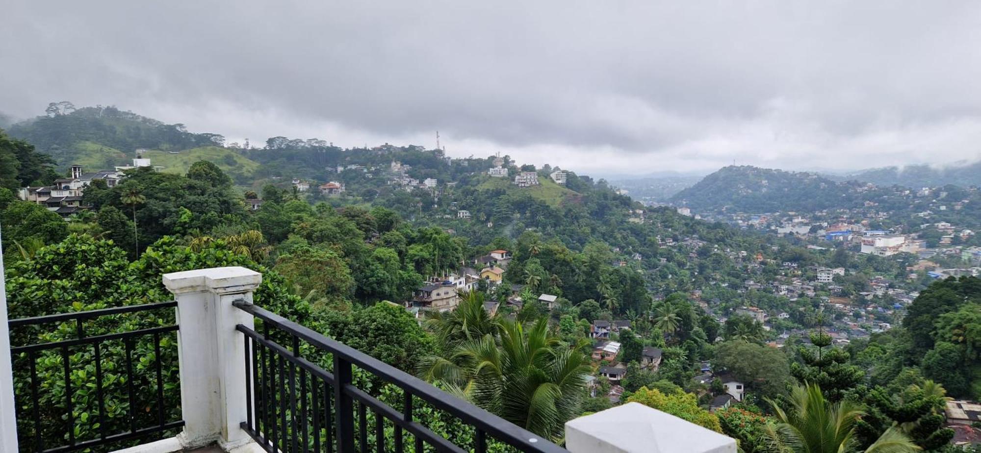 Golden King Residence - Free Pickup From Kandy Railway Station Extérieur photo