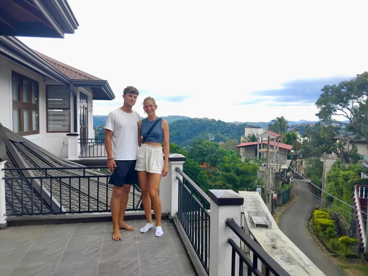 Golden King Residence - Free Pickup From Kandy Railway Station Extérieur photo