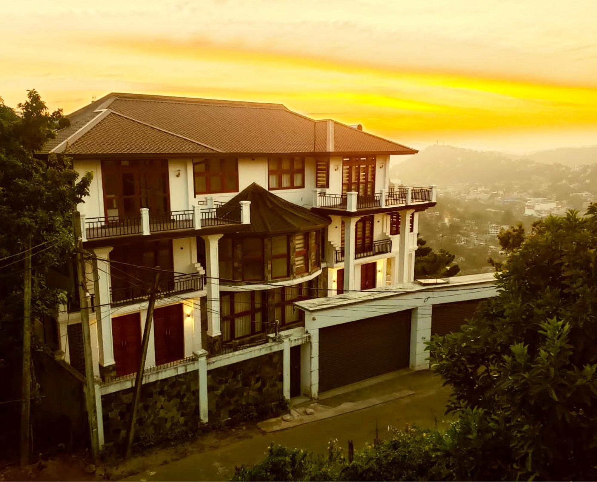 Golden King Residence - Free Pickup From Kandy Railway Station Extérieur photo
